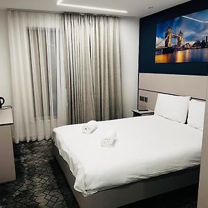 Ilford Grand Hotel